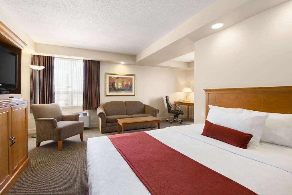 Travelodge By Wyndham Spruce Grove Room photo