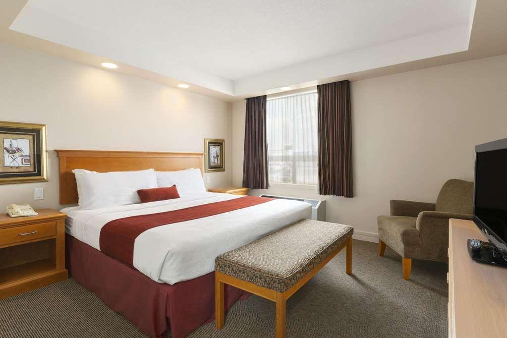 Travelodge By Wyndham Spruce Grove Room photo