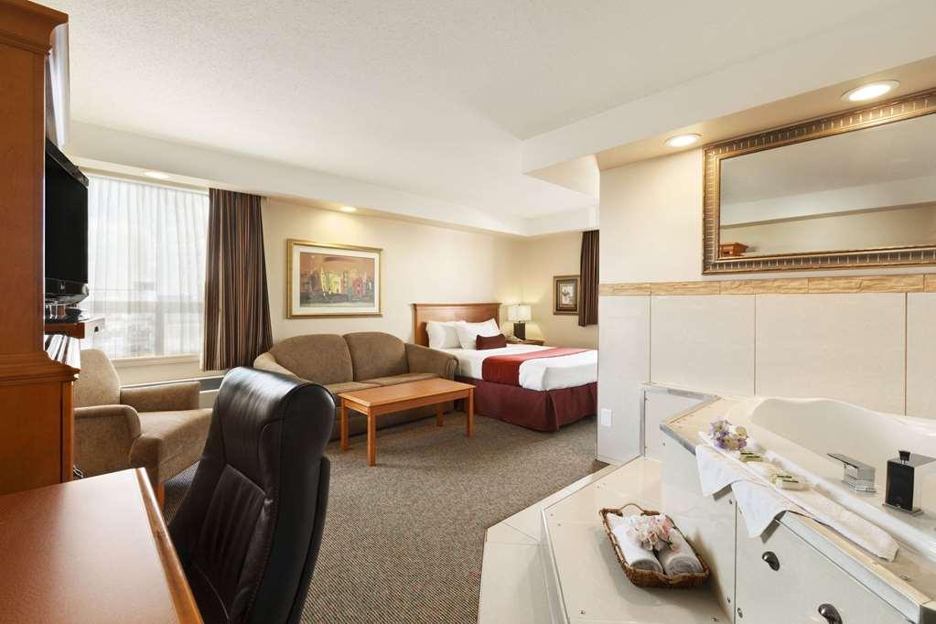 Travelodge By Wyndham Spruce Grove Room photo